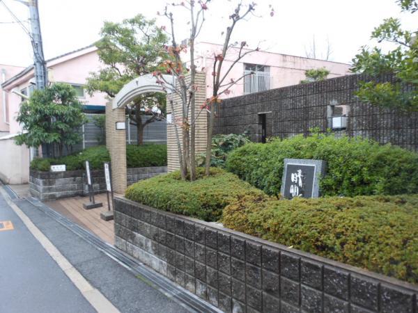 Entrance.  ■ Mansion Entrance ■  Green is also abundant, Even the atmosphere of a quiet residential area, Accentuate.