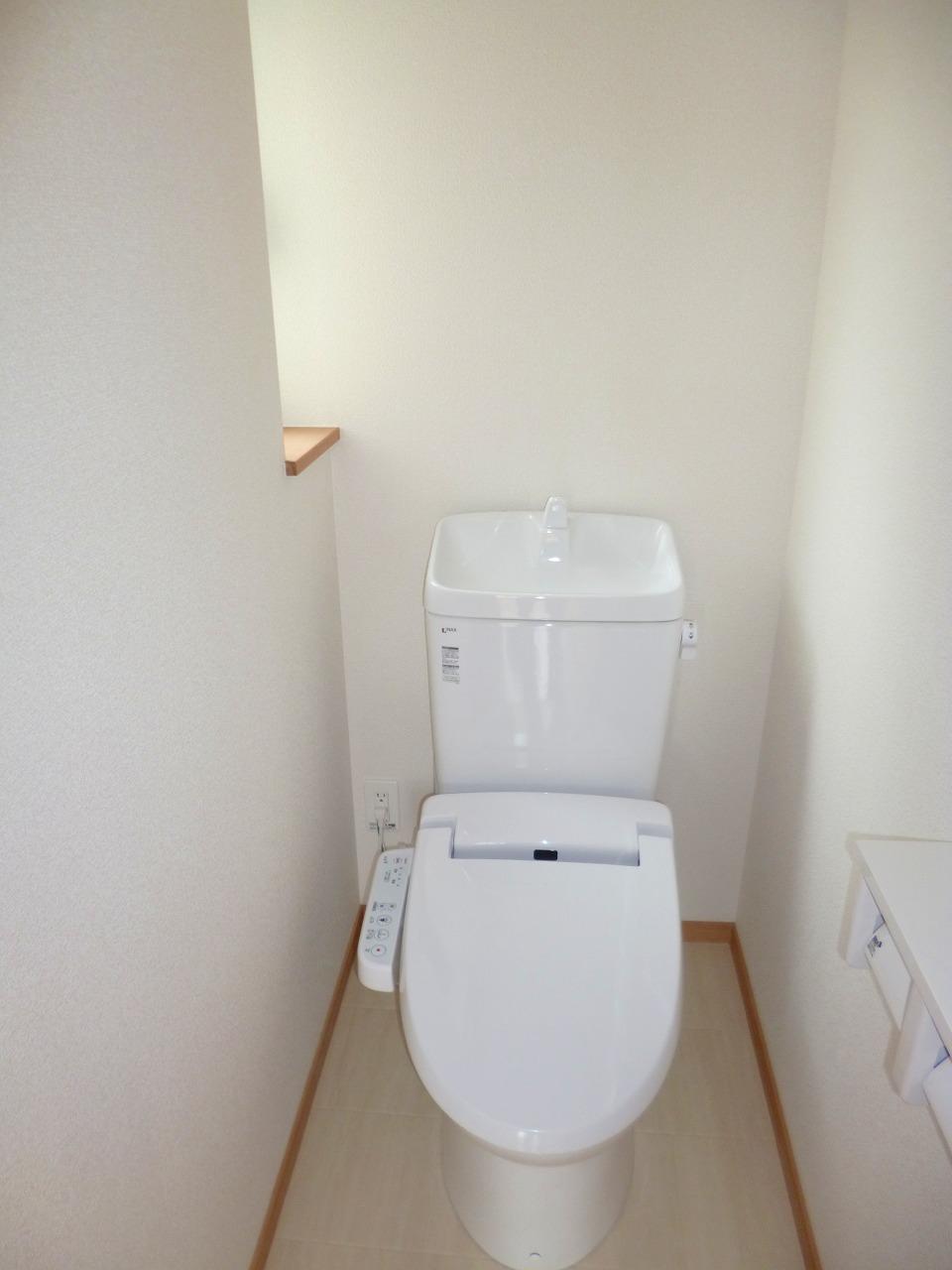 Same specifications photos (Other introspection). It is clean of easy to state-of-the-art bidet with toilet!