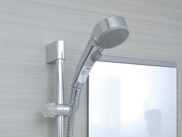 Bathing-wash room.  [Fushiyugata shower head] Water flow on at hand switch ・ Adopted the section hot water shower head off can be performed as easily. With a slide bar to wash away the body fixed in the desired position (same specifications)