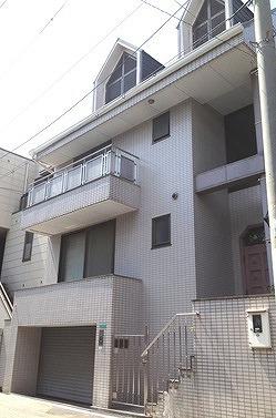 Local appearance photo. Mansion of steel reinforced concrete is a further comfort to the safe haven. 