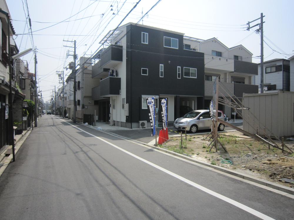 Local photos, including front road. Local front road (now sequentially construction ・ Completed already also has become Yes)