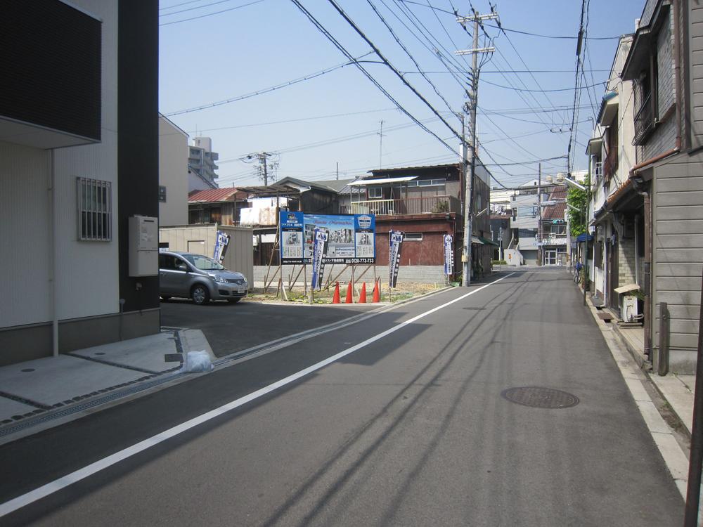 Local photos, including front road. Local front road (now sequentially construction ・ Completed already also has become Yes)