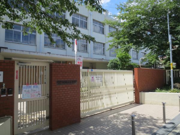 Primary school. Osaka Municipal Seimei hill to elementary school 400m