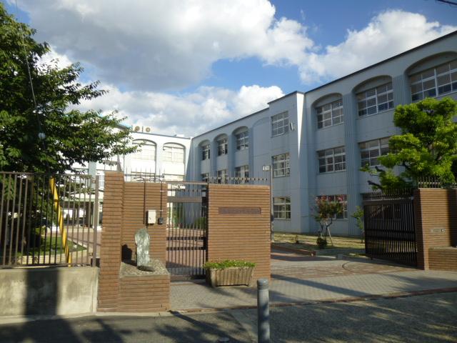 Junior high school. 852m to Osaka Municipal Fuminosato junior high school