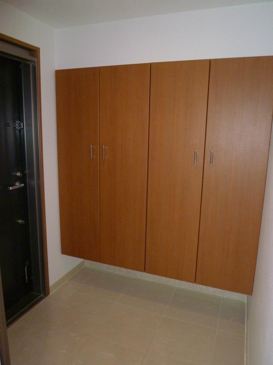 Entrance. Local (July 2013) Shooting