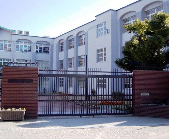 Junior high school. Fuminosato junior high school