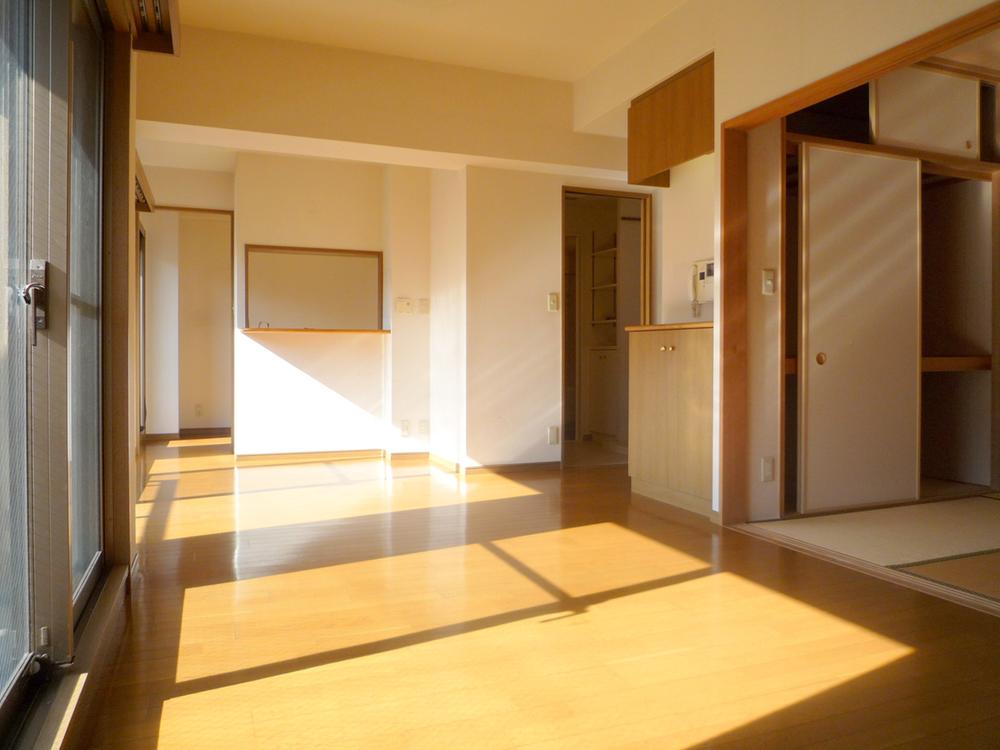 Living. 16 Pledge of spacious living