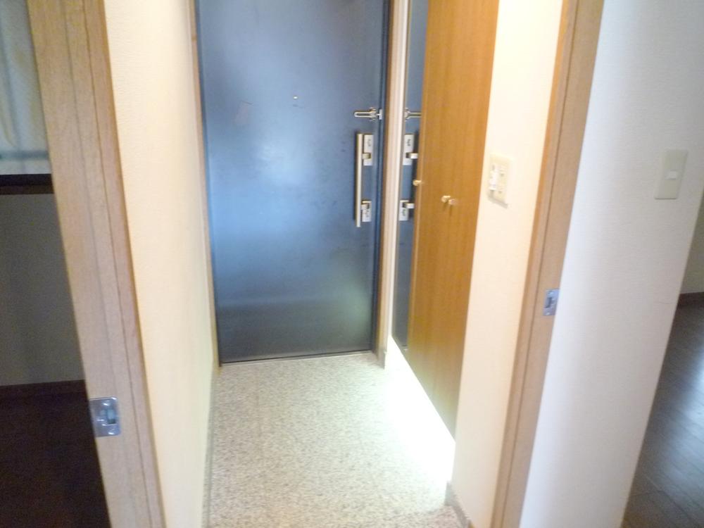 Entrance. Stylish entrance with indirect lighting