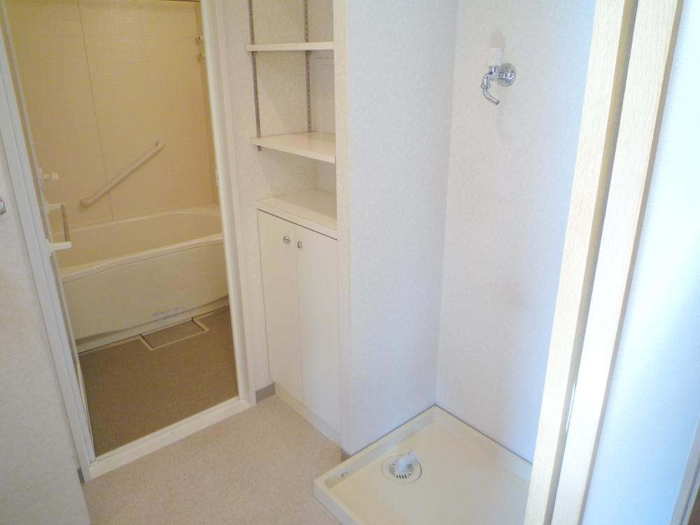 Wash basin, toilet. Easy-to-use is a good washroom and comes with storage is