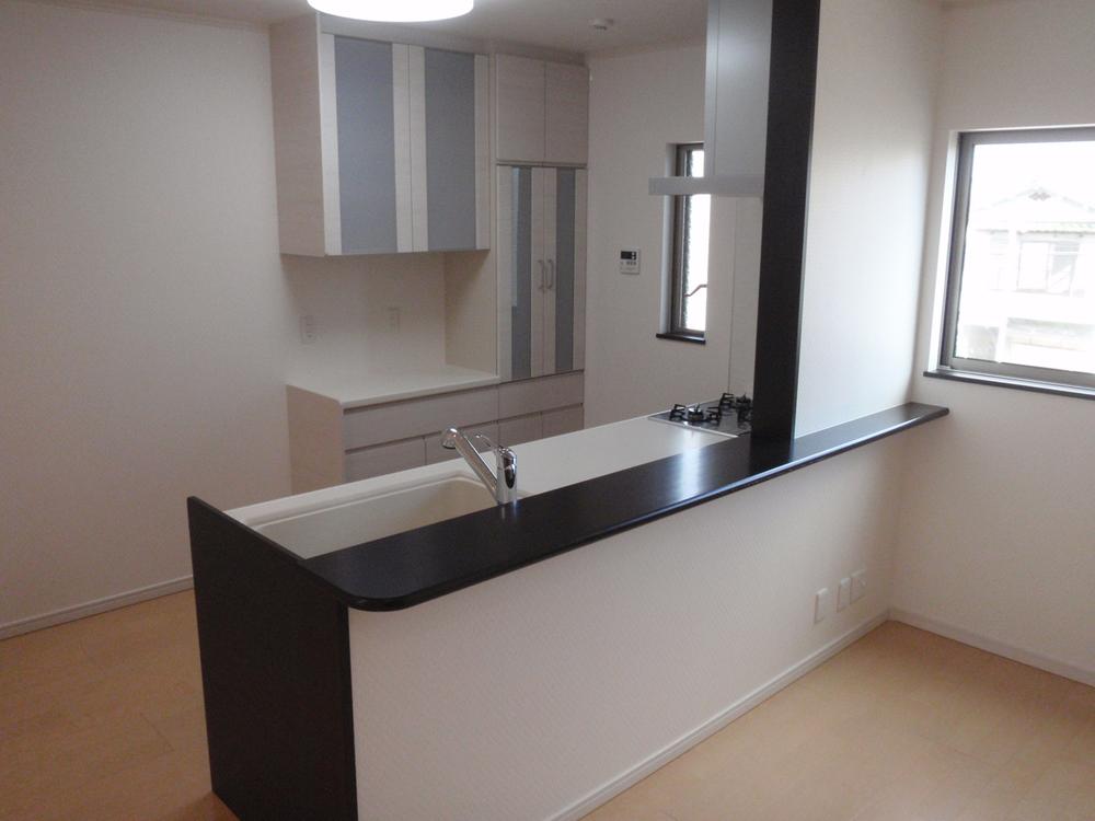 Same specifications photo (kitchen). Construction Case