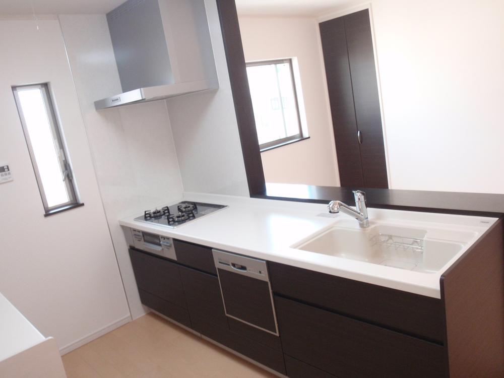 Same specifications photo (kitchen). Construction Case