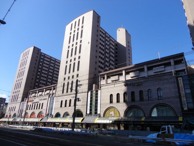 Shopping centre. Abeno Bertha until the (shopping center) 187m