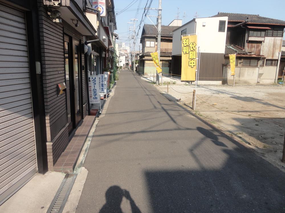 Local photos, including front road. Local (June 2013) Shooting