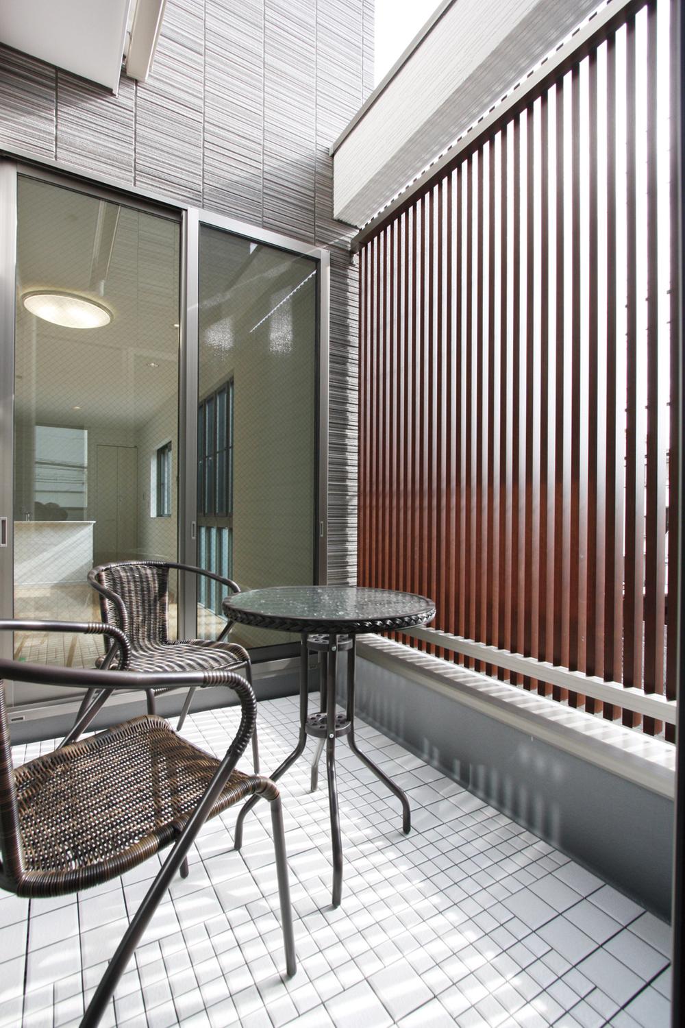 Balcony. You can comfortably spend the tea time looking at the adjacent park from if large roof balcony slit.