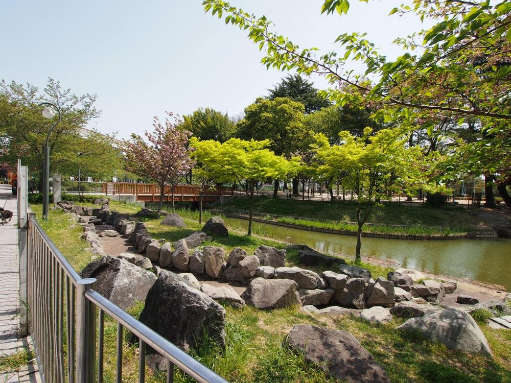 park. Momogaike 30m road toward development of attentive of Momogaike park landscape to the park is guaranteed to day not be building stand.