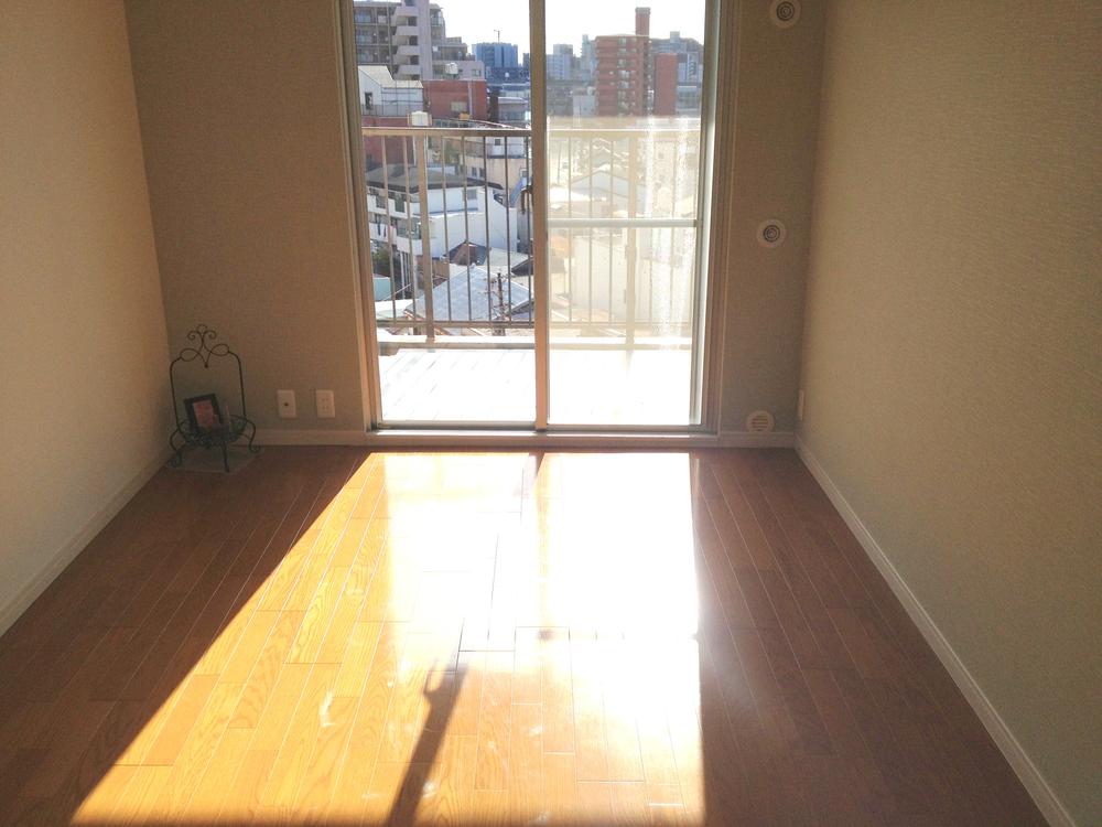 Non-living room. Day preeminent Western-style.