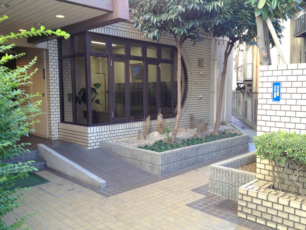 Entrance. Beautiful entrance that well-managed.