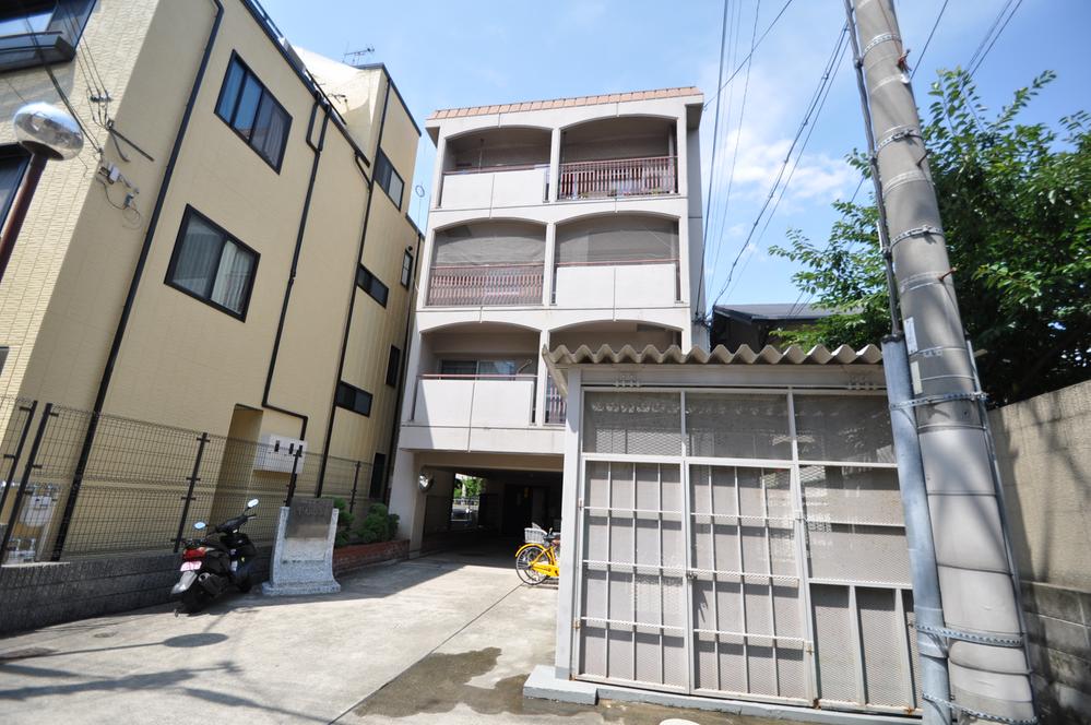 Local appearance photo. It is the appearance of the Asahi Plaza Shoten Mountain Park! ◇ Built 1981! ◇ 2013 August room renovated ◇ 1 floor northeast corner room!