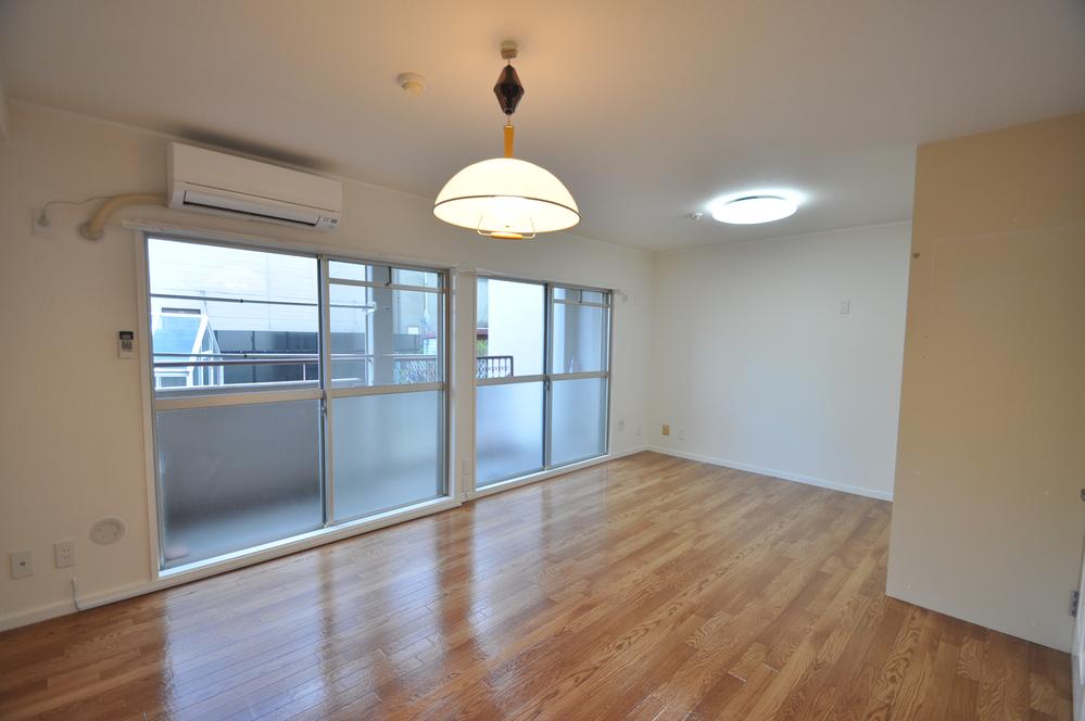 Living. Living DONTO 12 Pledge! You can change this to the floor plan of the Western-style 6 Pledge and Pledge DK6