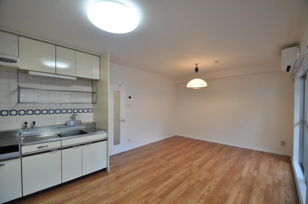 Living. It living is very bright in the light from the balcony!