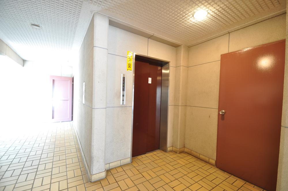 Other common areas. Also it comes with of course the elevator ☆