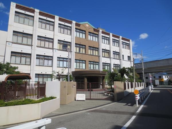 Primary school. 1200m Showa junior high school until Showa junior high school