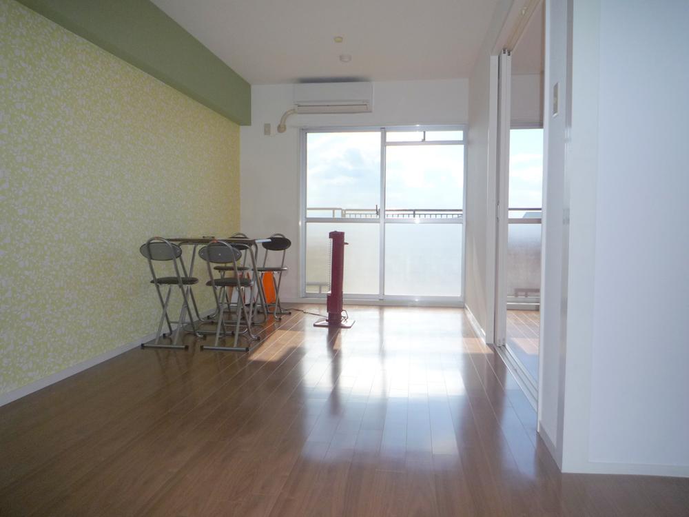 Living. South-facing bright living