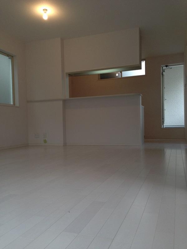 Living. About 18 tatami large living room