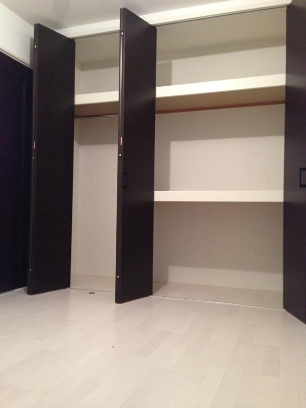 Receipt. Large closet