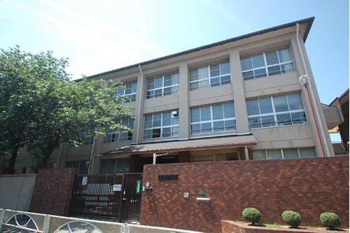 Primary school. Seimei Okaminami until elementary school 1060m
