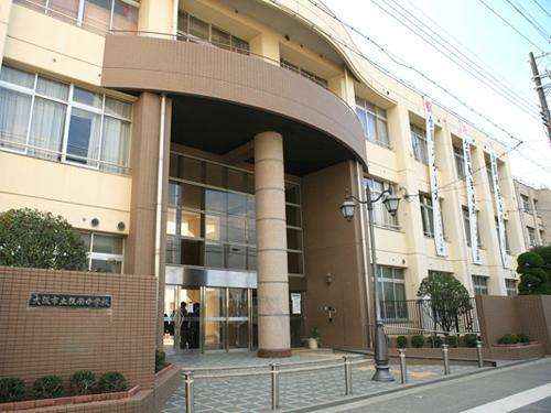 Junior high school. Hannan 390m until junior high school