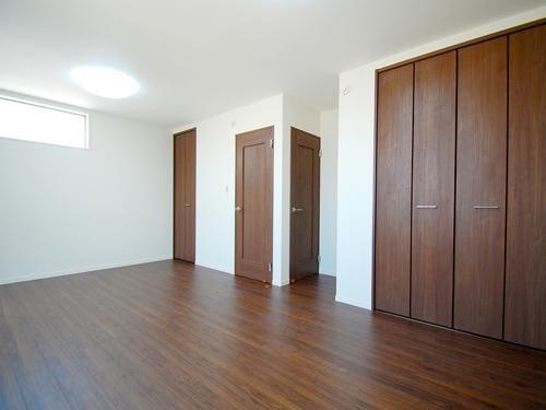 Non-living room. 2F of Western-style to fit the style of your family in the future partition freely be changed to 2 rooms from 1 room