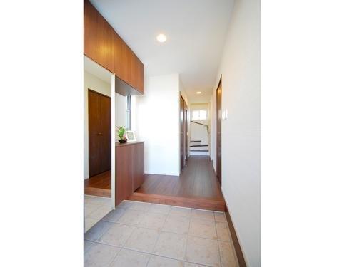 Entrance. It established a large shoe closet with a full-length mirror in the foyer next to