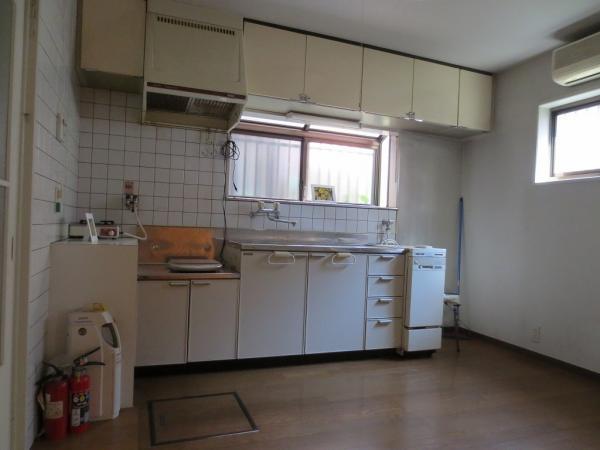 Kitchen. Spacious is by over-over and the first floor kitchen 5 Pledge