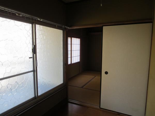 Non-living room. Second floor Japanese-style room 6 quires I like this retro glass, It does not apparent you recently. Went cute