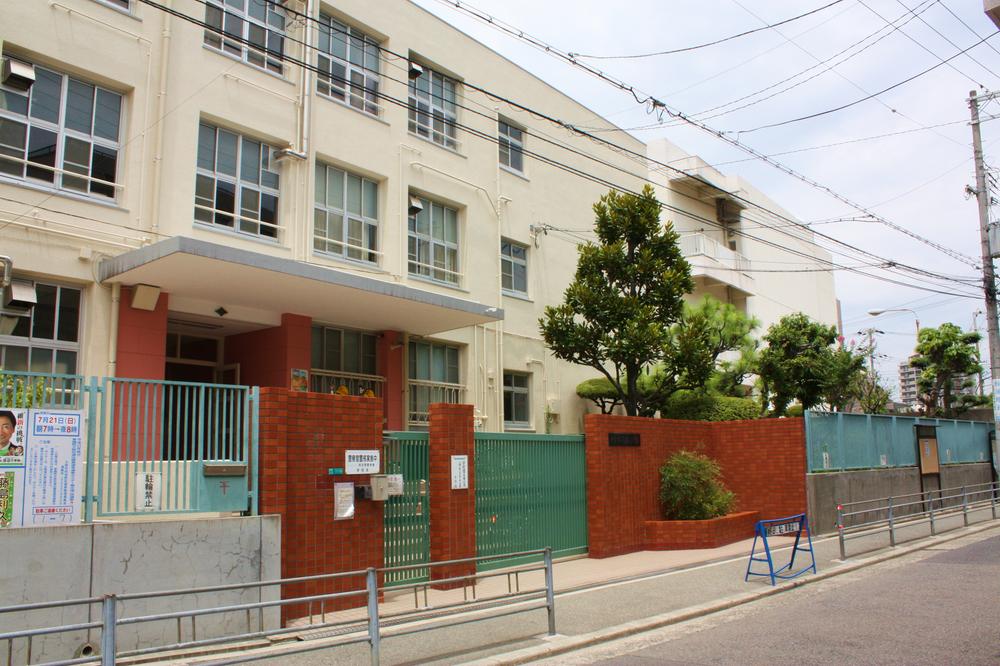 Primary school. 227m to Osaka Municipal Takamatsu Elementary School