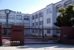 Junior high school. 260m to Osaka Municipal Fuminosato junior high school