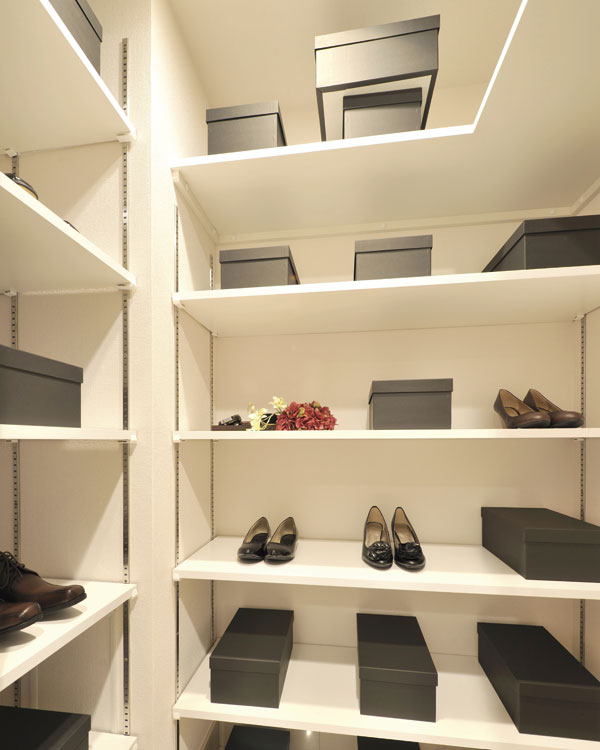 Receipt.  [Shoes cloak] Including the movable shelf, Glove compartment drawer, Slippers hanging, It has extended storage capacity in a variety of ideas, such as umbrella of the hook bracket ※ Shoes closet type also available (same specifications)