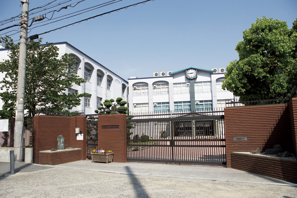 Surrounding environment. Municipal Fuminosato junior high school (4-minute walk ・ About 300m)
