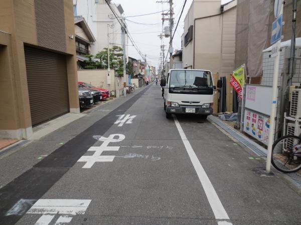 Local photos, including front road. Frontal road