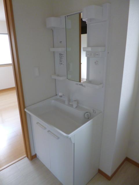 Wash basin, toilet. Indoor (12 May 2013) Shooting