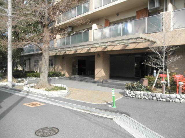 Entrance. Common areas