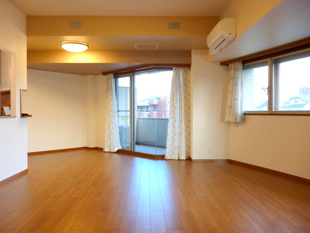 Living. Window a lot of bright living!