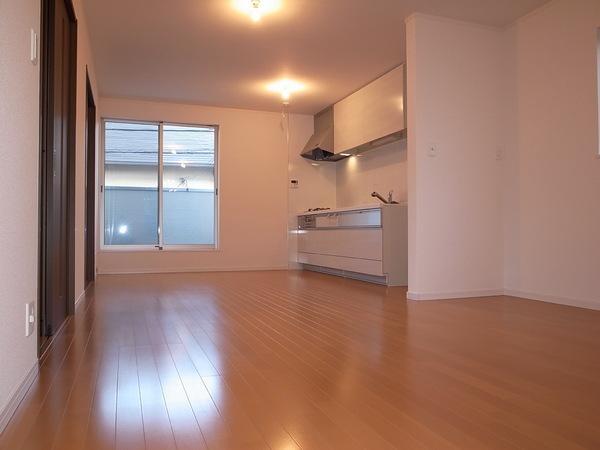 Living. Families gather living is available in a 17 tatami mats!