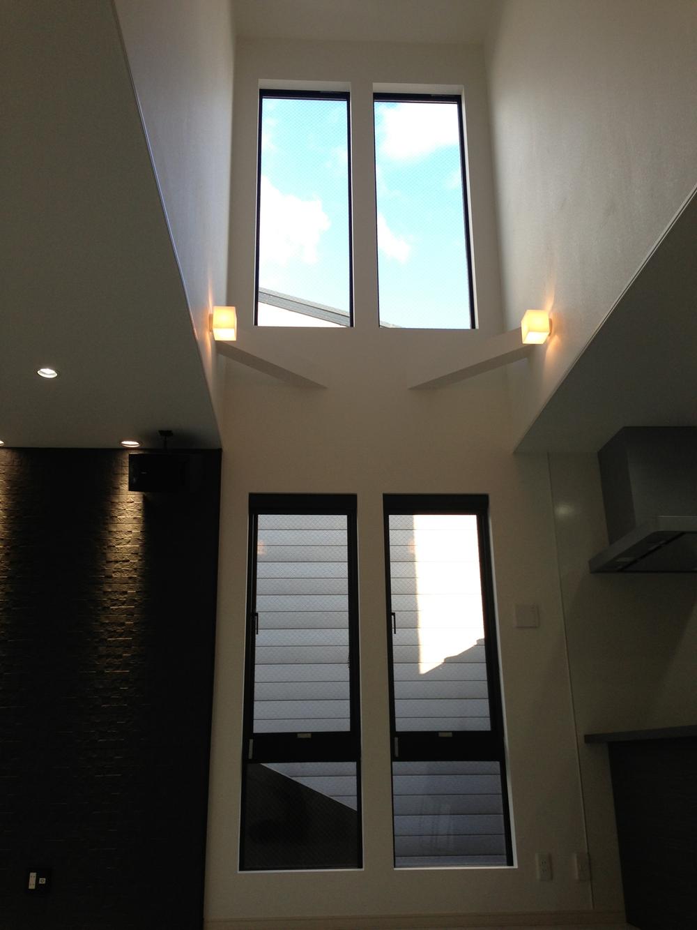 Living. Atrium part, With wide FIX, It is bright even in daytime lighting without