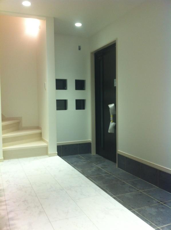 Same specifications photos (Other introspection). Spacious entrance