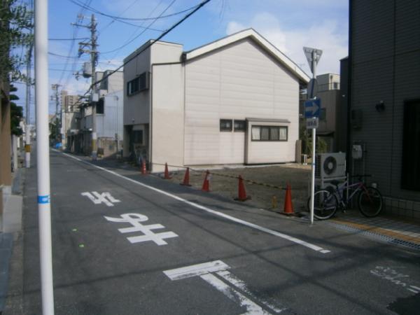 Local photos, including front road. Before road 5.4m