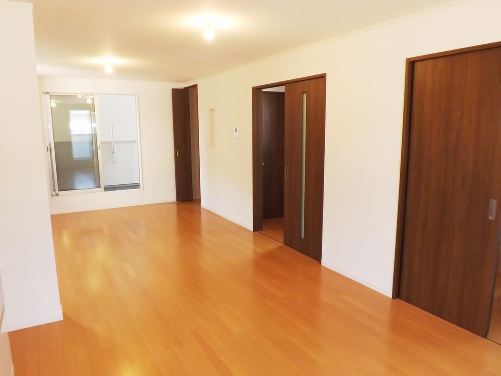 Living. Local photos (living) LDK17 quires more, All rooms have double-glazing!