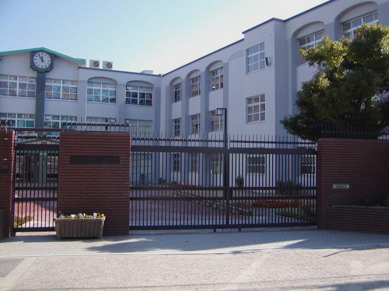 Junior high school. Fuminosato junior high school