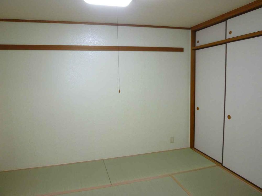 Non-living room. It was tatami mat replacement